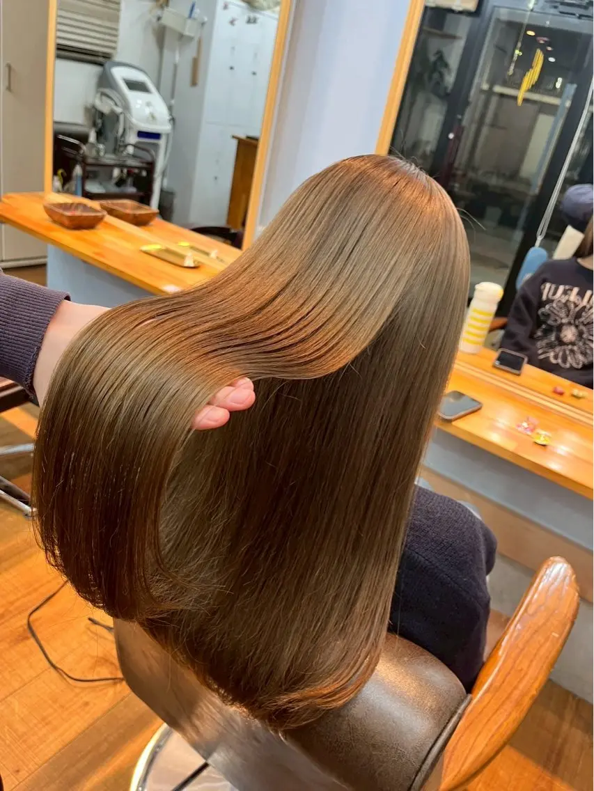 ロング カラー ヘアカラー 《髪質改善 UN BLEACH》のヘアスタイル