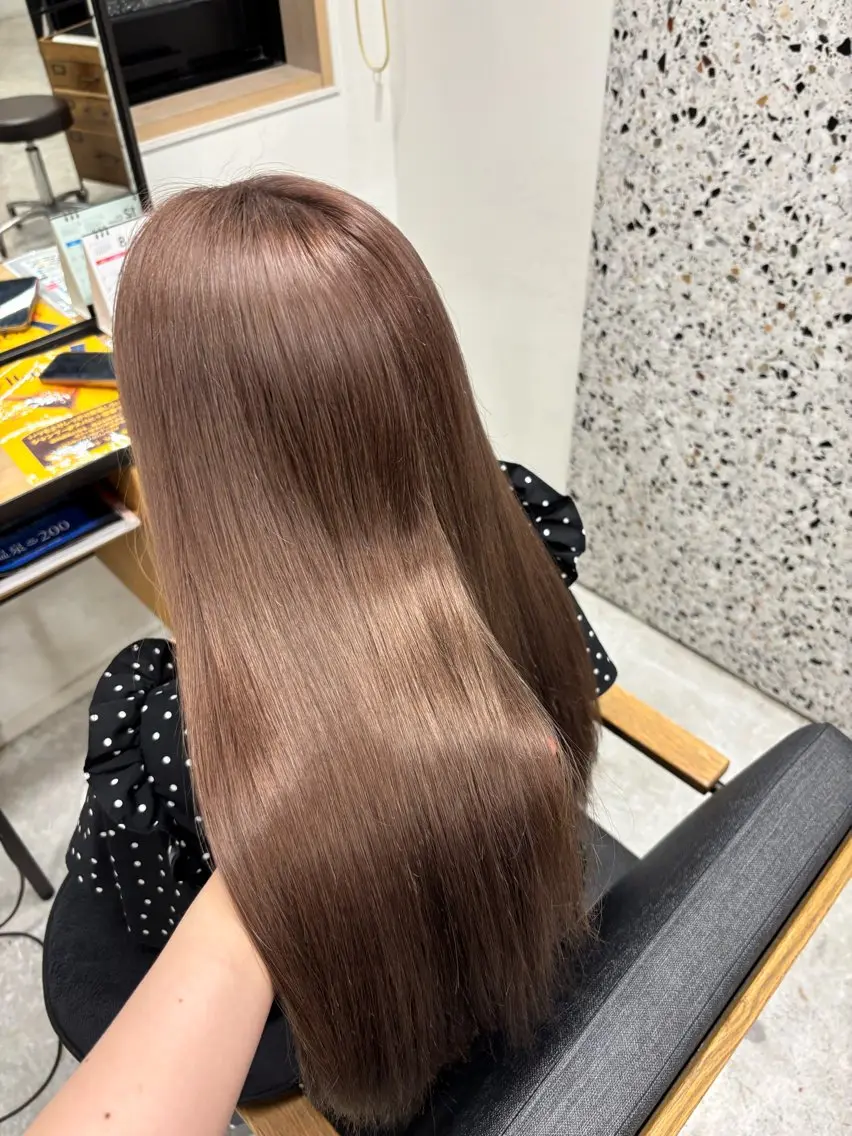 セミロング ヒルタ シオリのヘアスタイル