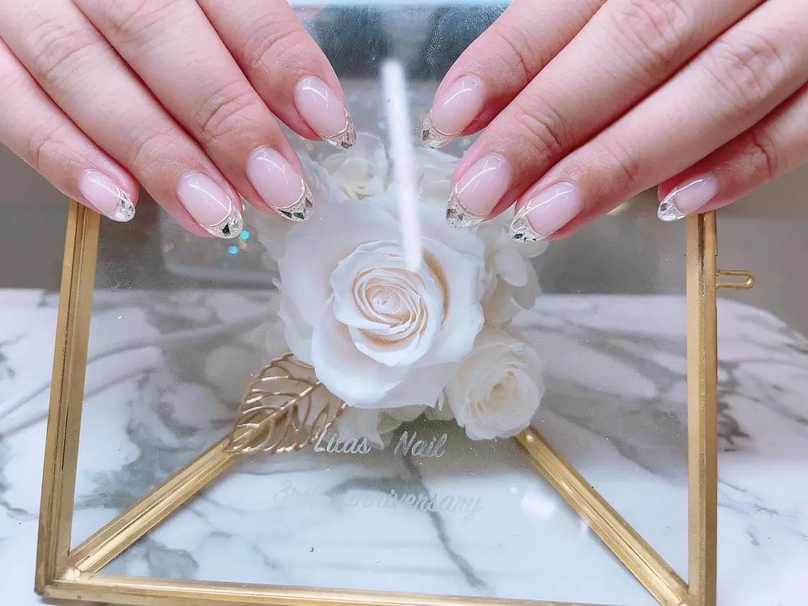 ネイル フレンチネイル ジェルネイル ガラスフレンチ ハードジェル キラキラネイル Lilas Nailのネイルデザイン