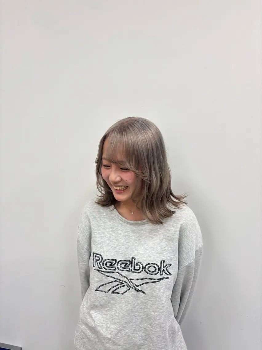 ミディアム カラー ベージュカラー ミルクティーベージュ NANA #艶カラーのヘアスタイル