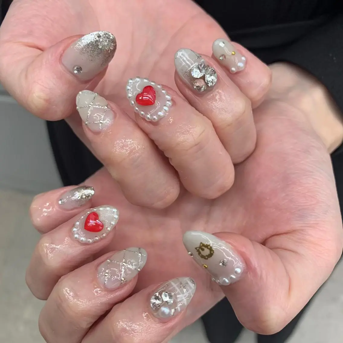 ハンド nail🤍4本までアートし放題💅🏻ご新規様オフ今だけ550円💖6本アートは9900円の写真