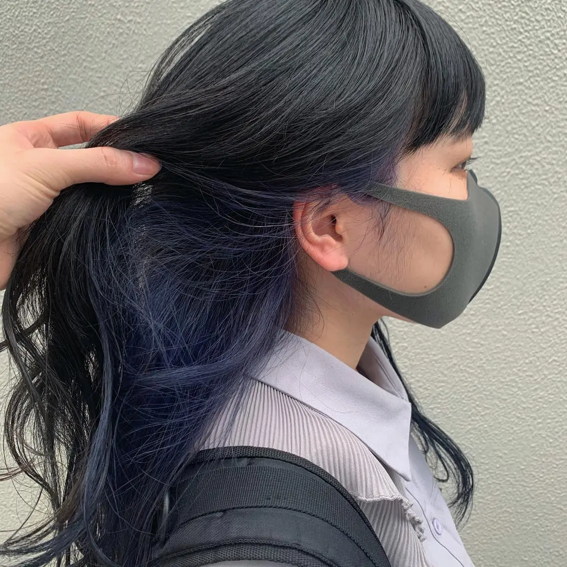 セミロング カラー ブリーチ ブルーカラー ブルーラベンダー インナーカラー ラベンダーカラー ヘアカラー 似合わせカット ケアパーマ喜来雅由のヘアスタイル