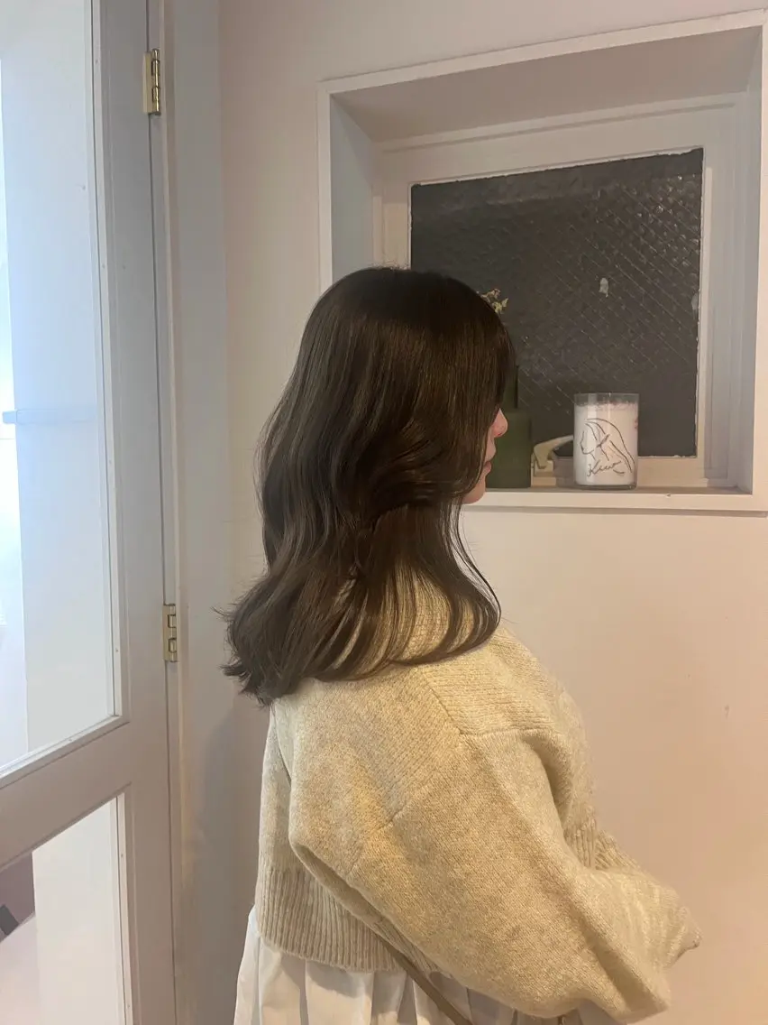 セミロング カラー ベージュカラー 透明感カラー オリーブベージュ ヘアカラー トリートメント Koyuki/抜け感 レイヤー/似合わせのヘアスタイル