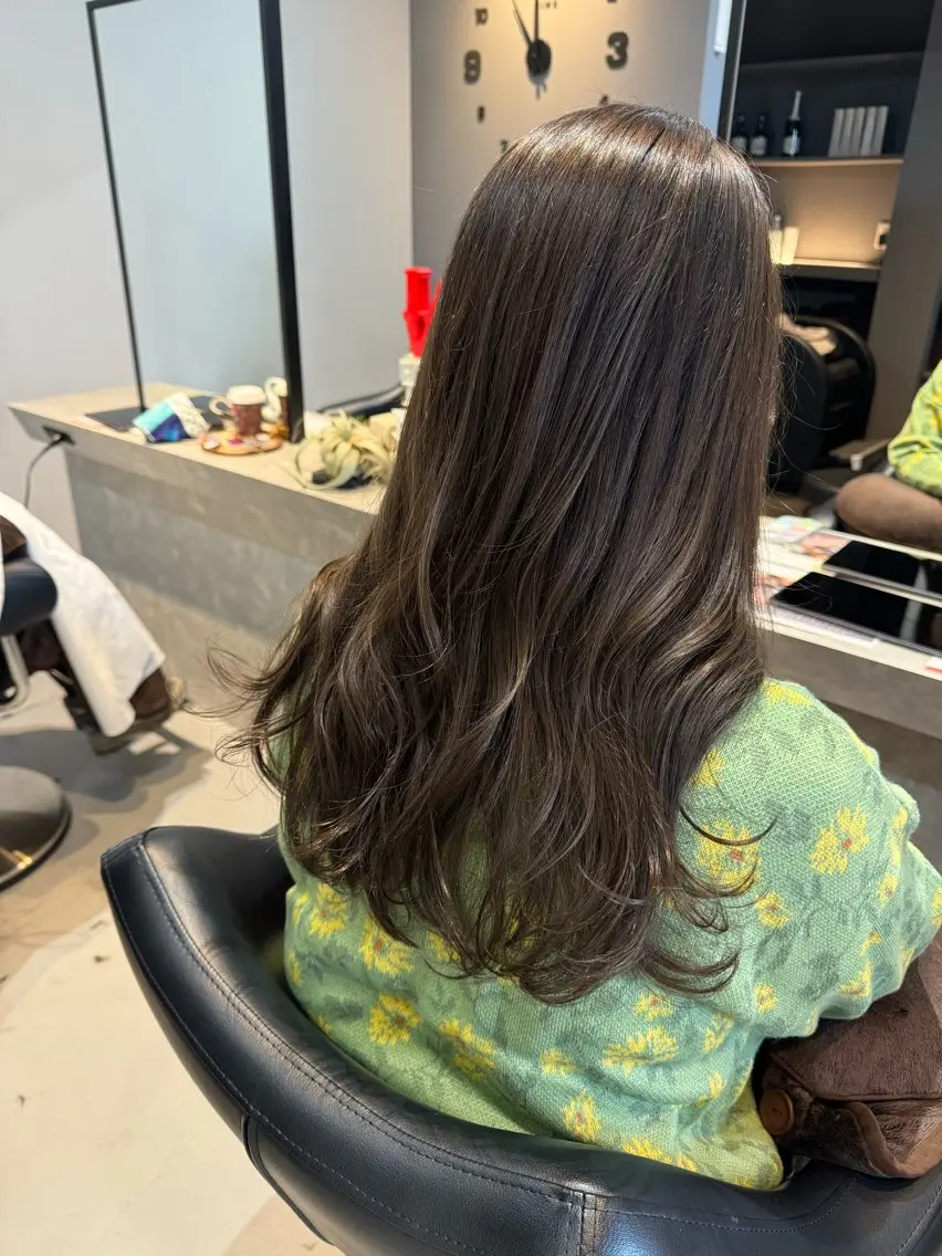 ロング カラー ベージュカラー ブリーチ 透明感カラー ブリーチなしカラー オリーブベージュ カット ヘアカラー トリートメント 髪質改善×艶カラー Haruのヘアスタイル