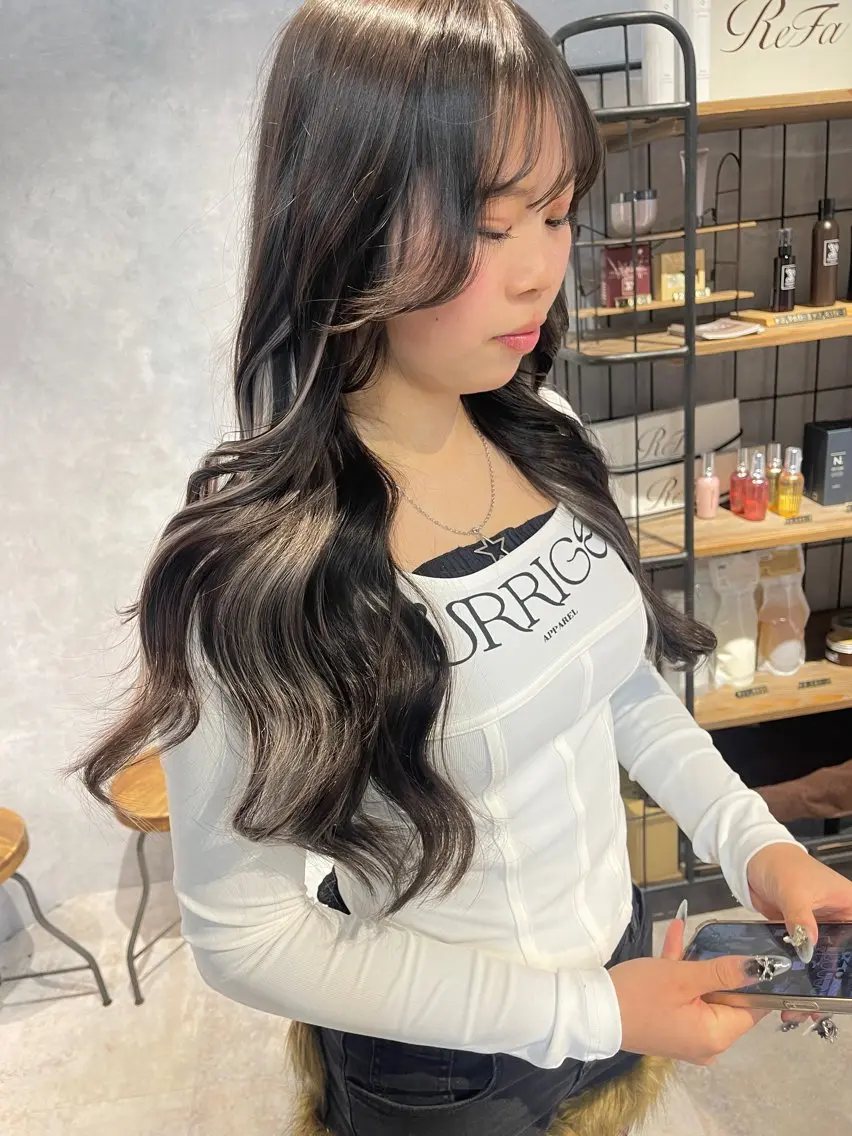 ロング カラー ブリーチ インナーカラー カット ヘアカラー エクステ 福西 洋斗のヘアスタイル