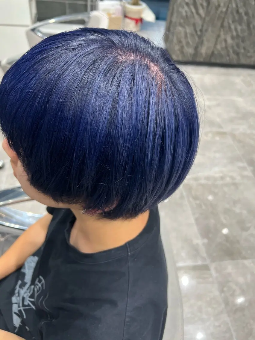 カラー メンズ メンズブリーチ ブリーチ ブルーカラー 伊藤 つばさのヘアスタイル