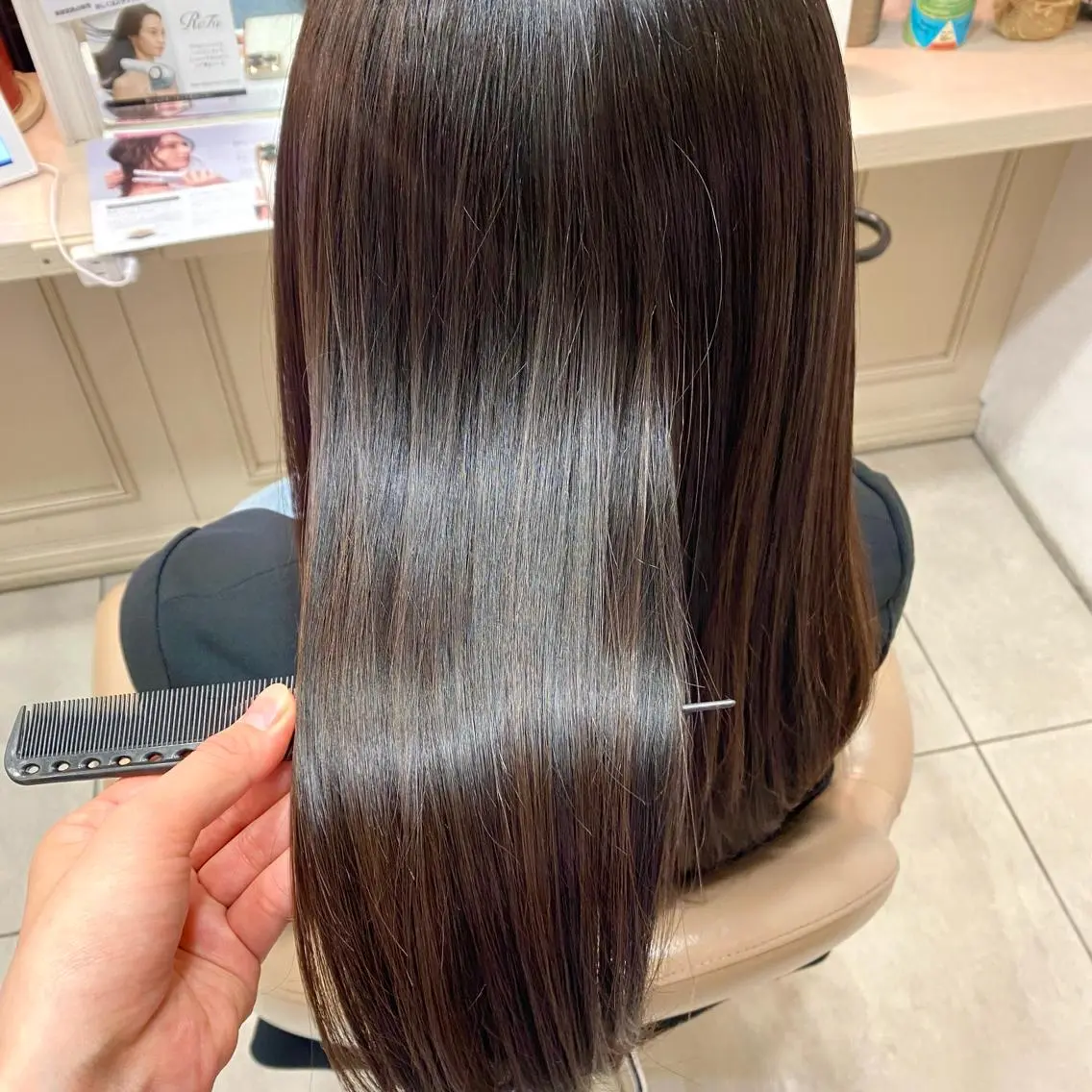 ロング ハイトーンカラー シールエクステのヘアスタイル
