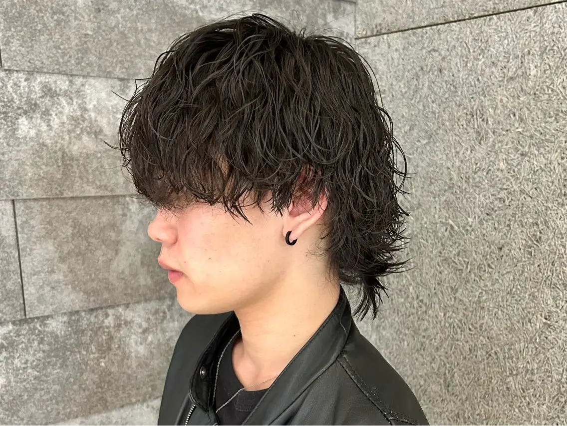 ミディアム パーマ メンズ ミディアムパーマ メンズパーマ 波巻きパーマ メンズウルフカット ウルフカット 木村 明日美のヘアスタイル