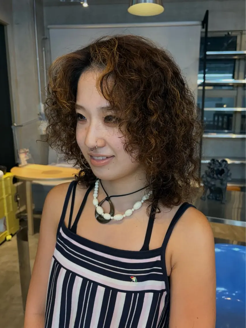 ミディアム トクザト アイニのヘアスタイル