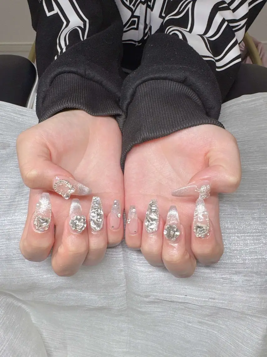 ネイル 長さ出し グラデーション 卒業式 キラキラネイル マグネットネイル Lee Nailsのネイルデザイン