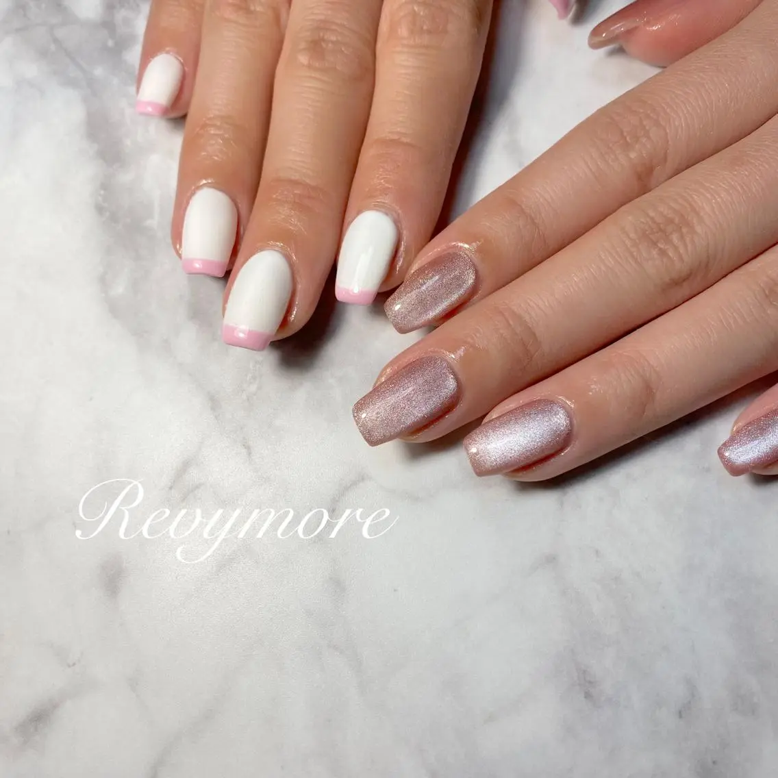 ミディアム ネイル 韓国風ヘア フレンチネイル ジェルネイル キラキラネイル 韓国ネイル nail salon Revymoreのネイルデザイン