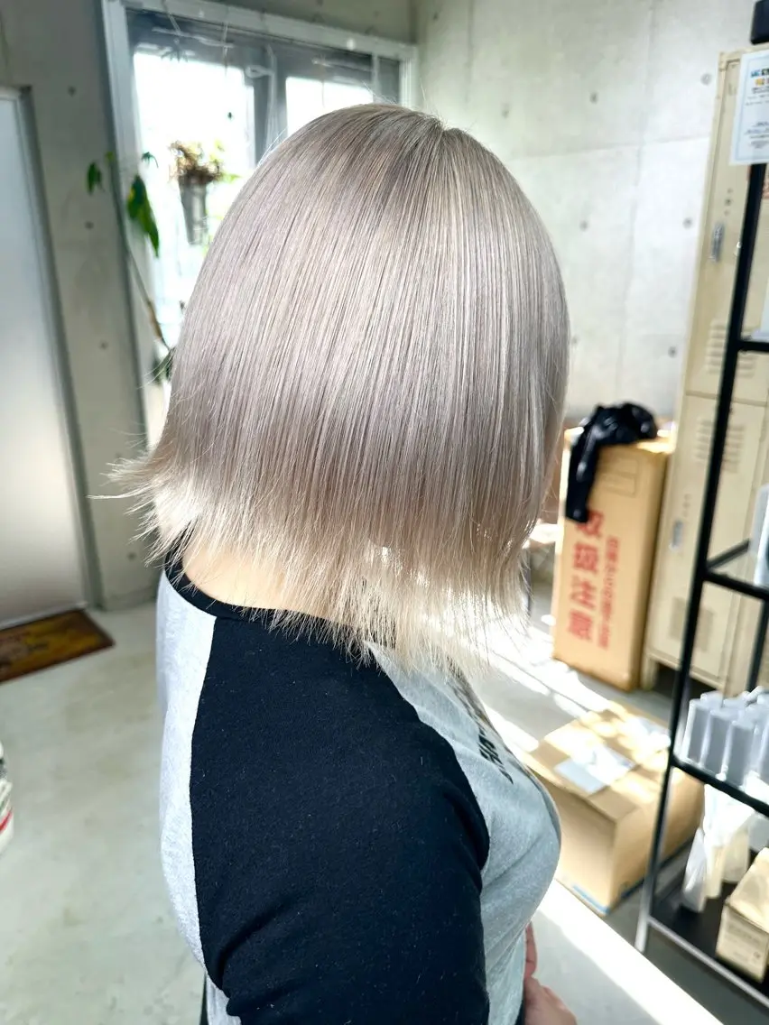 ショート カラー ベージュカラー ホワイトベージュ カット ヘアカラー Kazu 🌠名古屋 ハイトーン/レイヤーのヘアスタイル