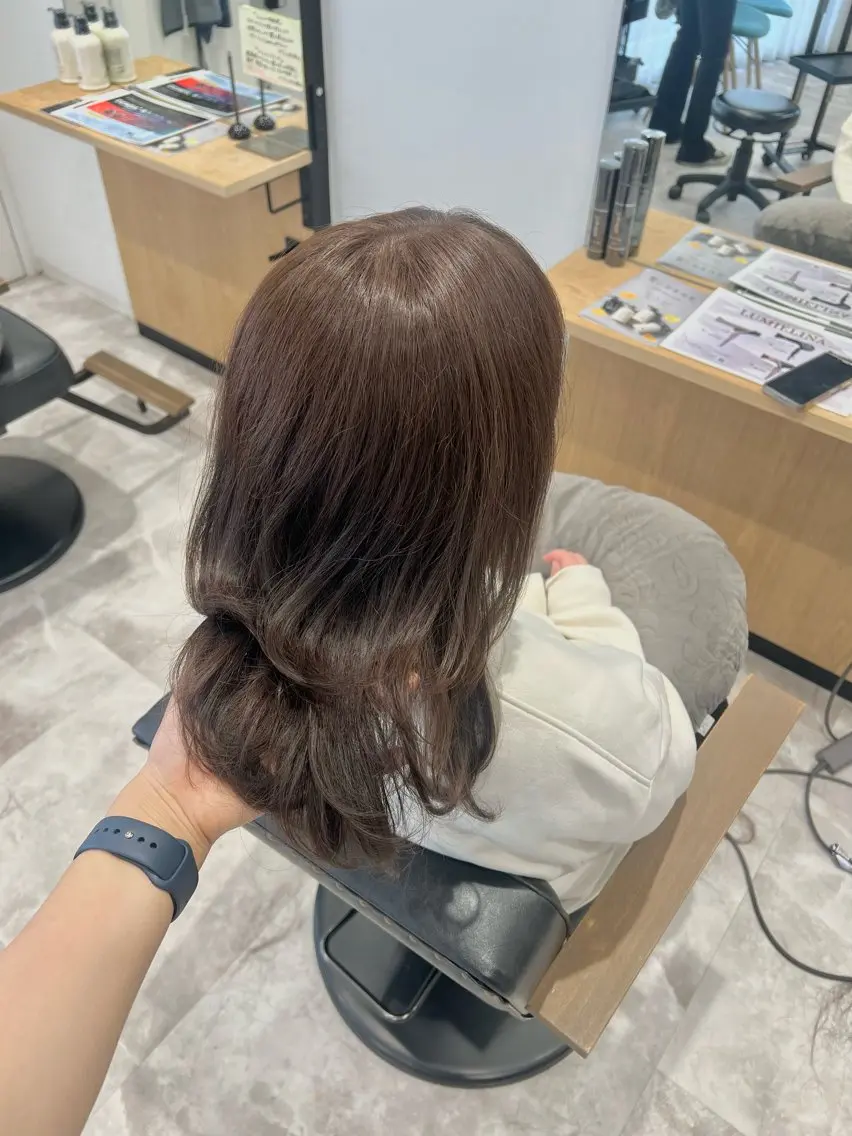 ミディアム カラー 透明感カラー カット ヘアカラー トリートメント 黒阪 なみのヘアスタイル