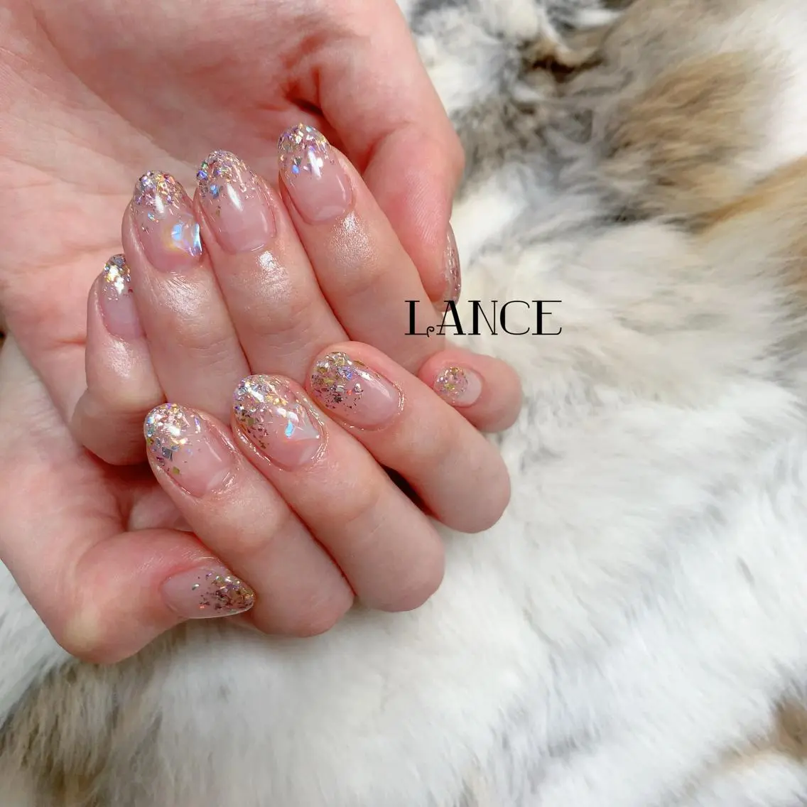 ミディアム ネイル オーロラネイル フレンチネイル キラキラネイル ワンホンネイル 冬ネイル Lance nailのネイルデザイン