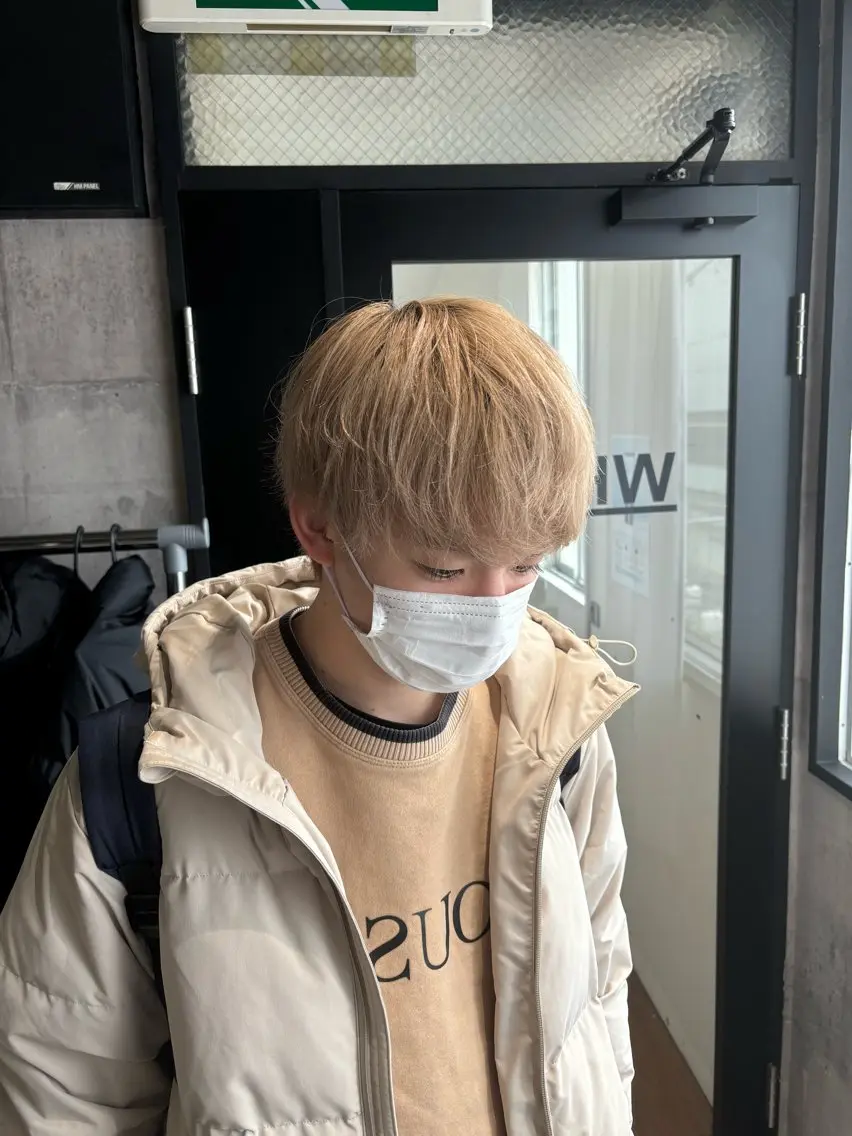 カラー メンズ ベージュカラー ブロンド ブロンドベージュ カット ヘアカラー トリートメント _WHITE / KENTOのヘアスタイル