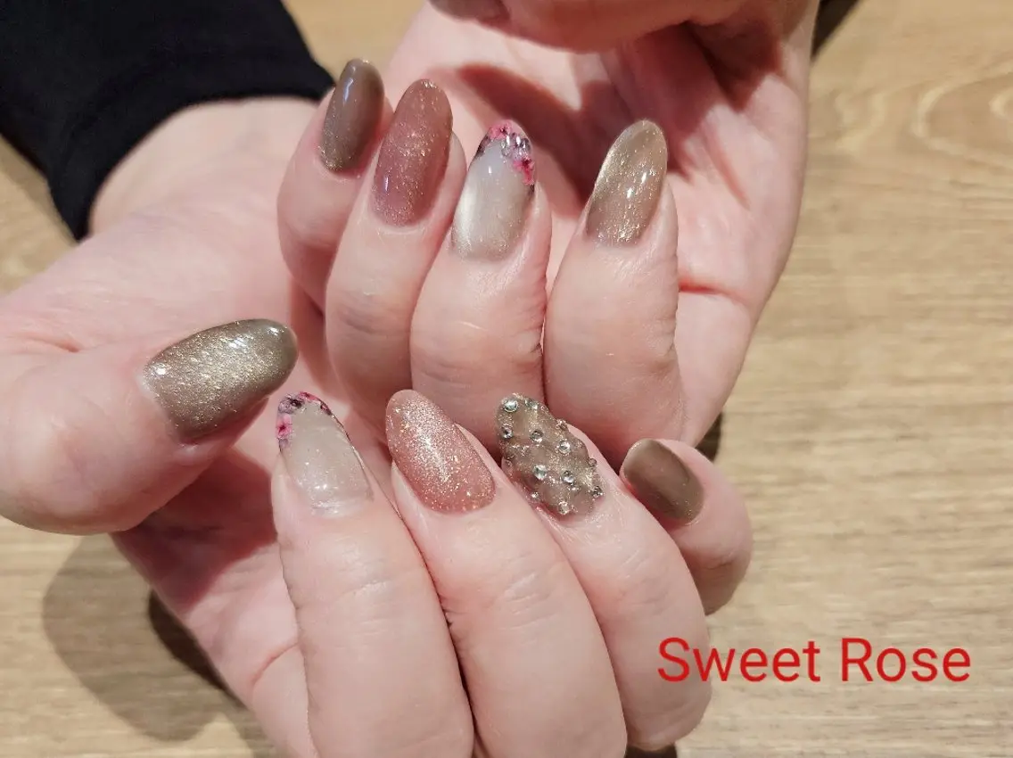 ネイル フラワーネイル フレンチネイル マグネットネイル sweet　 roseのネイルデザイン