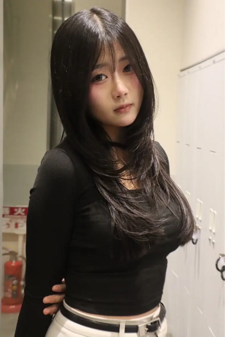 ミディアム カラー レイヤーカット シャギー カット ヘアカラー レイヤー/ブリーチ iwamiya岩見谷のヘアスタイル