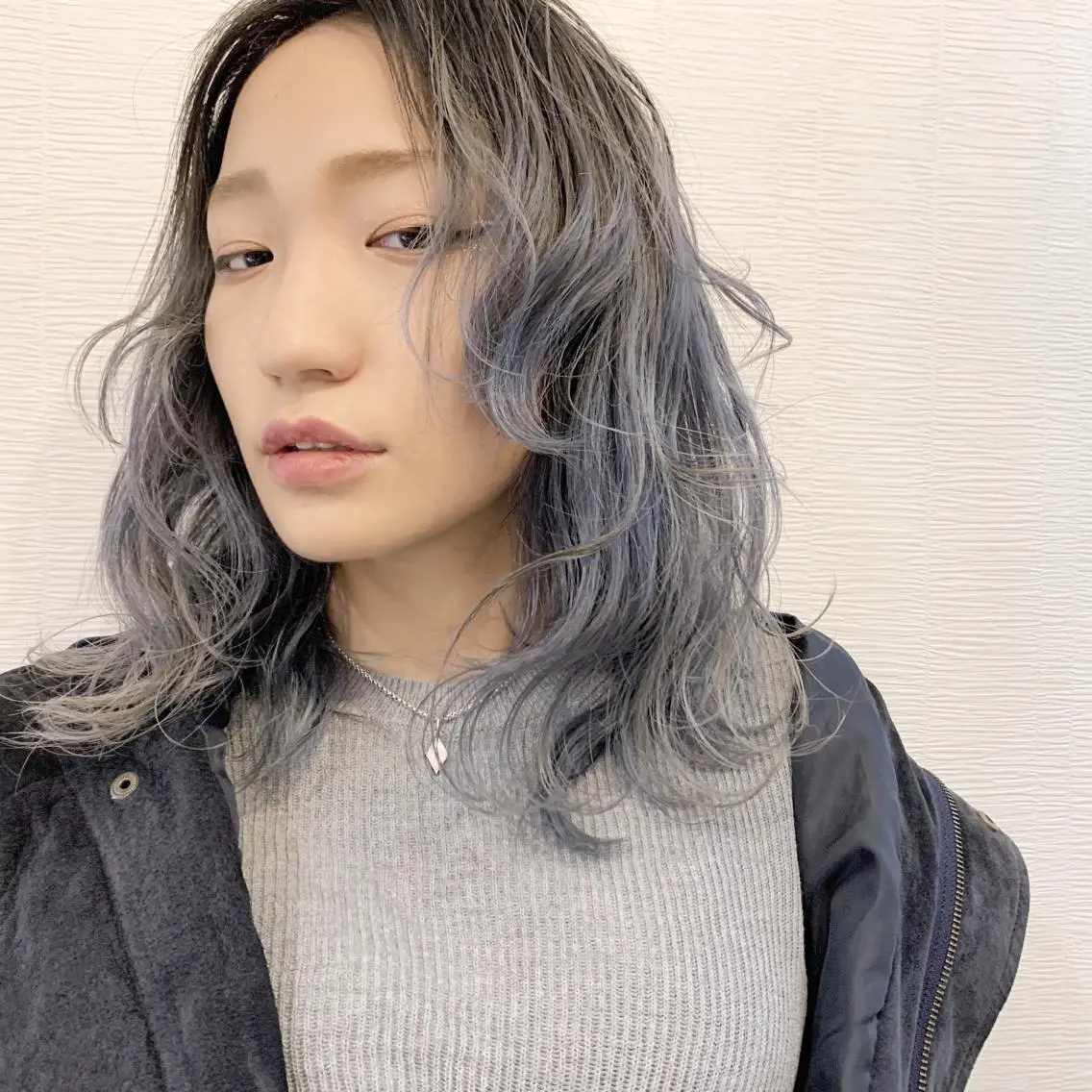 ミディアム カラー 黒髪 ブリーチ ブルーカラー 池田 真由美のヘアスタイル