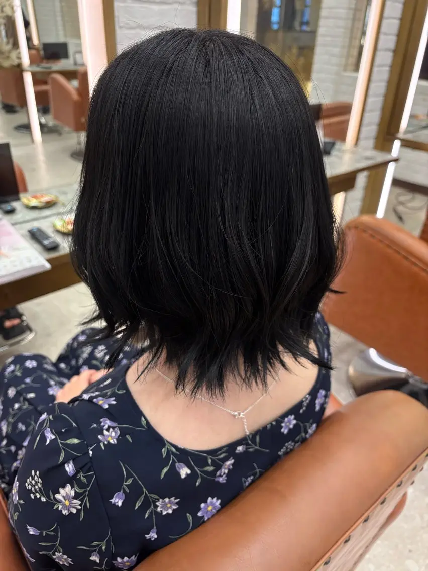 ショート カラー 黒髪 ブルーカラー ブルーブラック ボブ ヘアカラー 湯浅 菜月のヘアスタイル