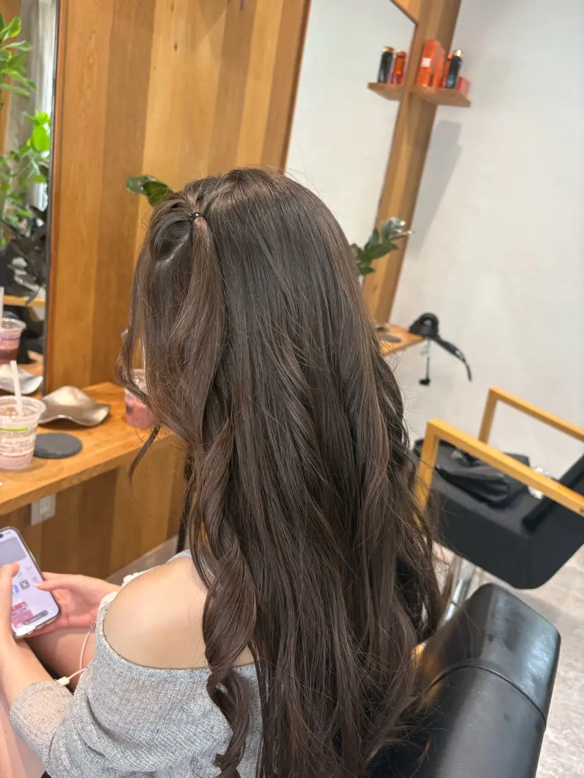ロング ロング ミヤウチ セイナのヘアスタイル