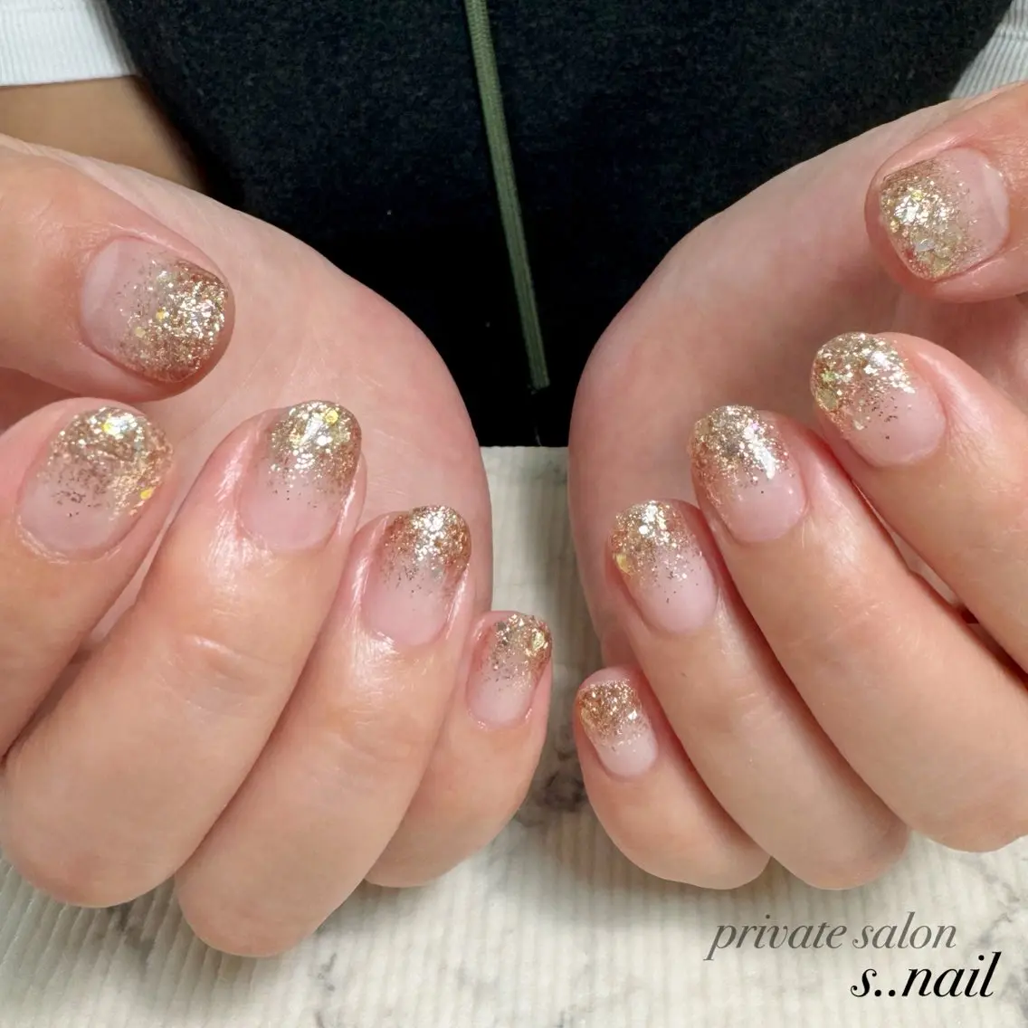 ネイル ブラウン ゴールド ラメ(グリッター) ハンドネイル フットネイル s..nail / MORITAのネイルデザイン