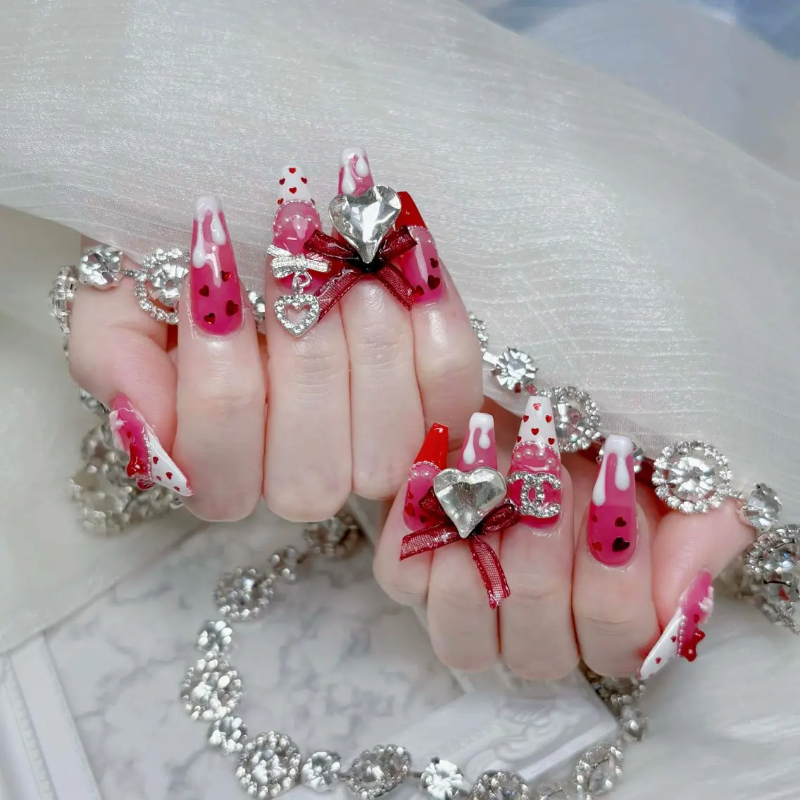 ネイル キラキラネイル 韓国ネイル マグネットネイル 持ち込み ネイルチップ ハンドネイル Chiee Bling.Nailのネイルデザイン