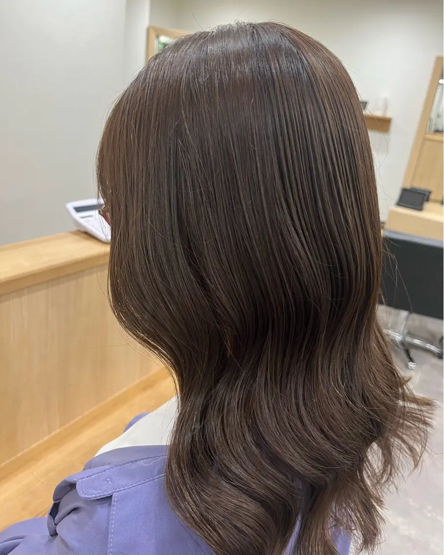 セミロング カラー グレージュ (kakko) ayumiのヘアスタイル