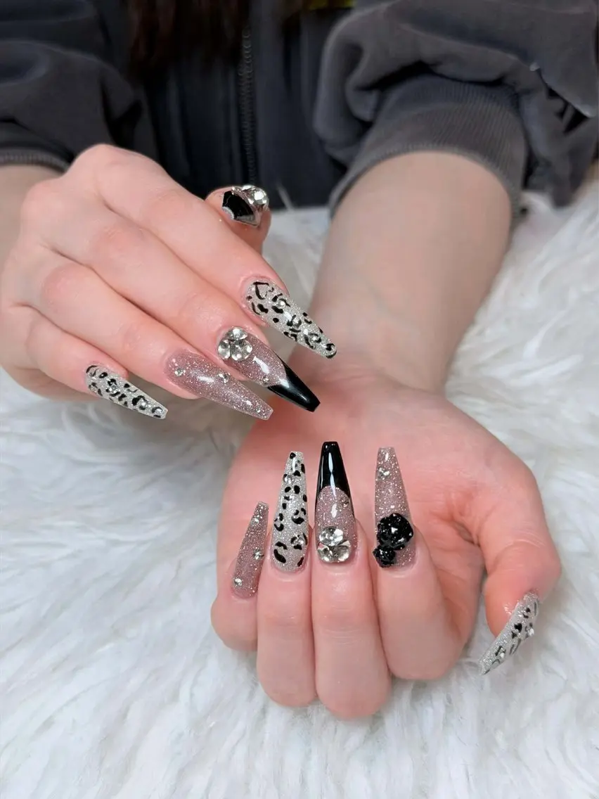 ネイル チークネイル ドット フレンチネイル グラデーション ハート ハンドネイル Julli NailStudioのネイルデザイン