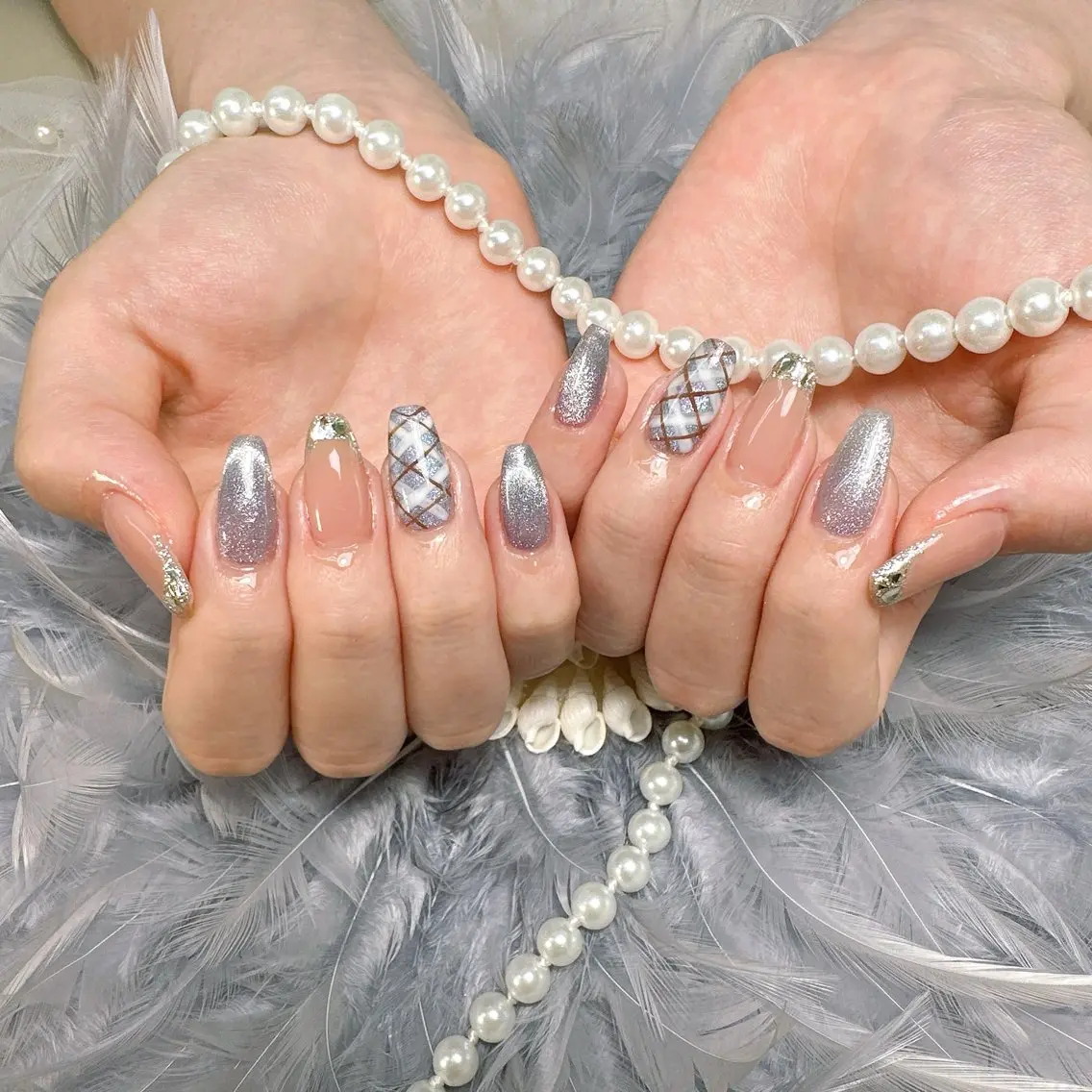 ネイル フレンチネイル ガラスフレンチ マグネットネイル リボン 冬ネイル ハンドネイル Pretty Nail Salonのネイルデザイン