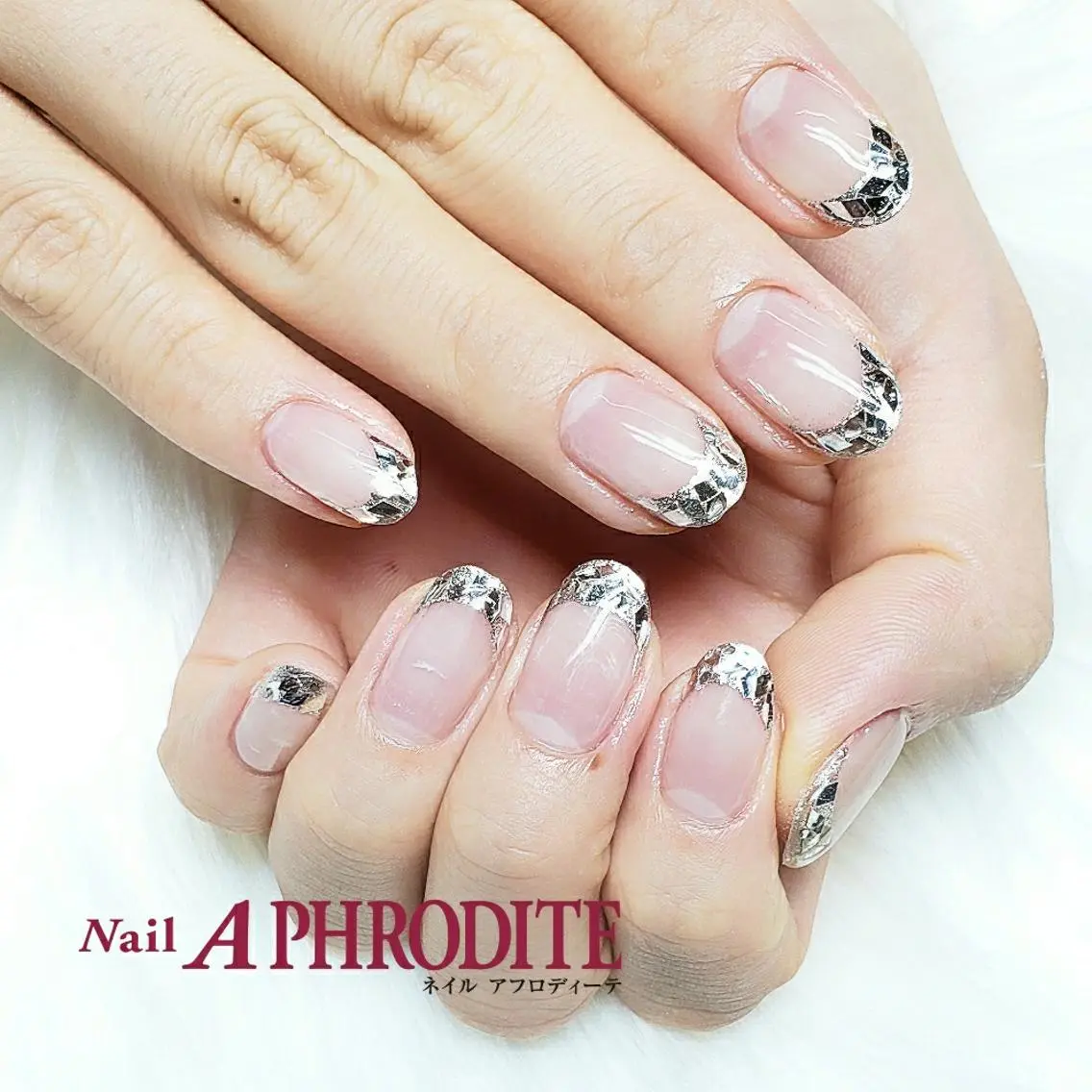 ネイル オーロラネイル クリアネイル ジェルネイル シルバー ソフトジェル ハンドネイル Nail Aphroditeのネイルデザイン