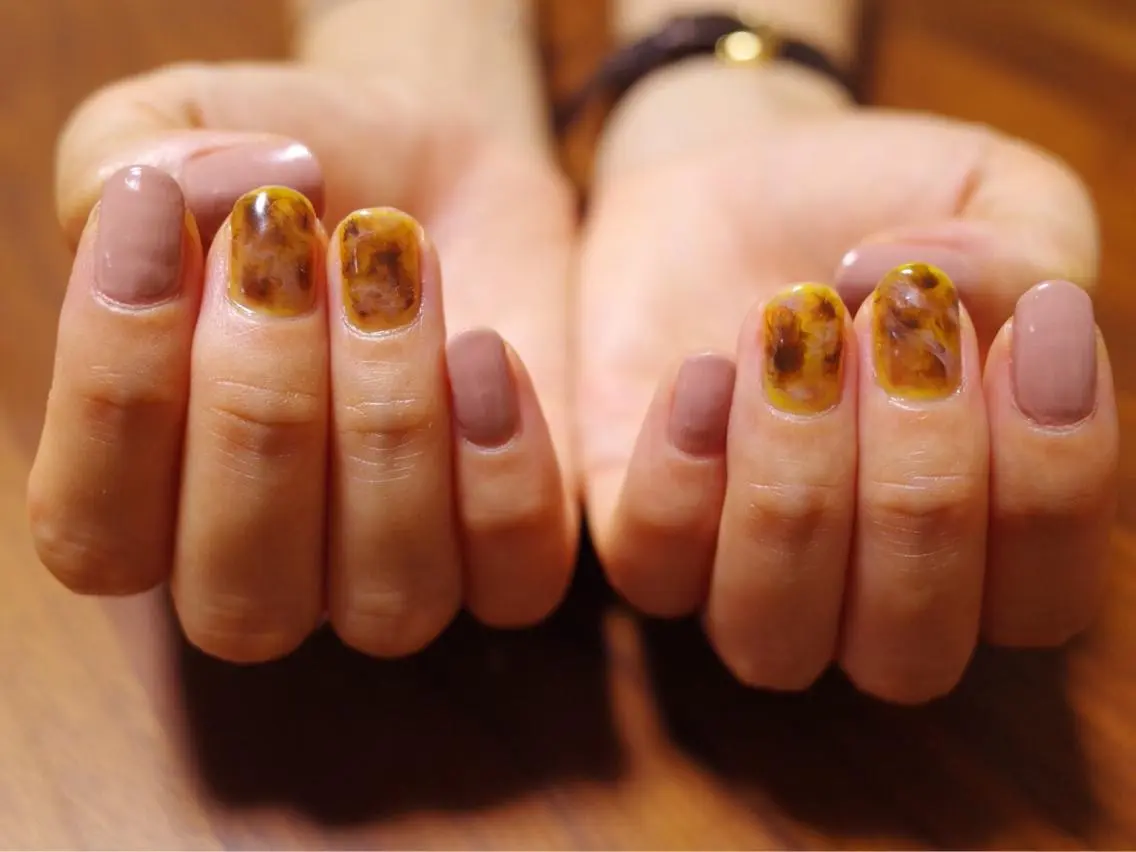 ネイル べっ甲ネイル ハンドネイル nouva nailsのネイルデザイン