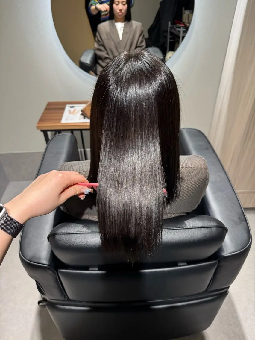 セミロング カット ヘアカラー トリートメント 博多美容室NAVY 橋本心縮毛矯正のヘアスタイル