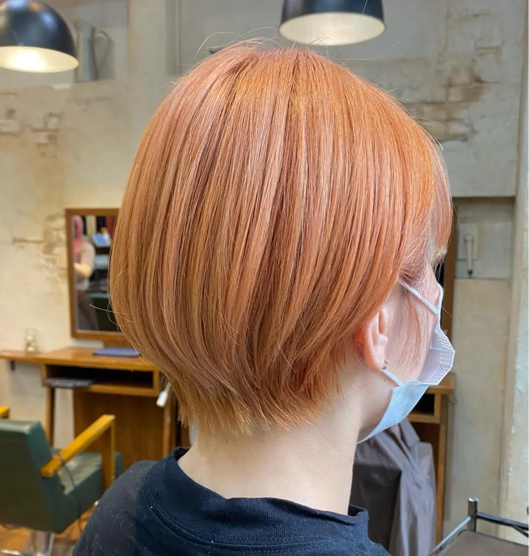 ショート カラー ベージュカラー ブリーチ コーラルベージュ マンツーマン 美容師💚コウブチのヘアスタイル