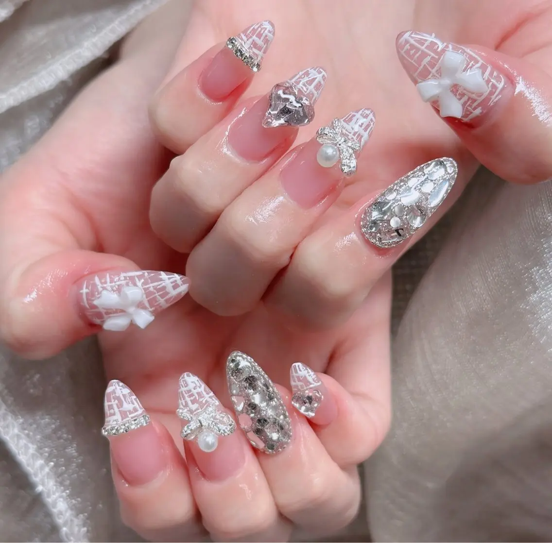 ネイル オーロラネイル フレンチネイル ジェルネイル ハロウィン キラキラネイル ハンドネイル H.baby Nail Salonのネイルデザイン