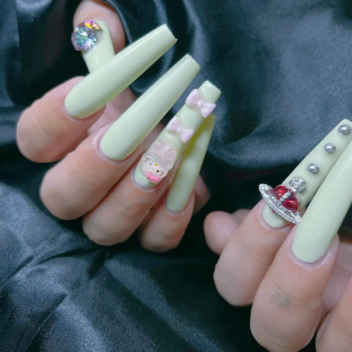 ネイル MQueen ネイルサロンのネイルデザイン