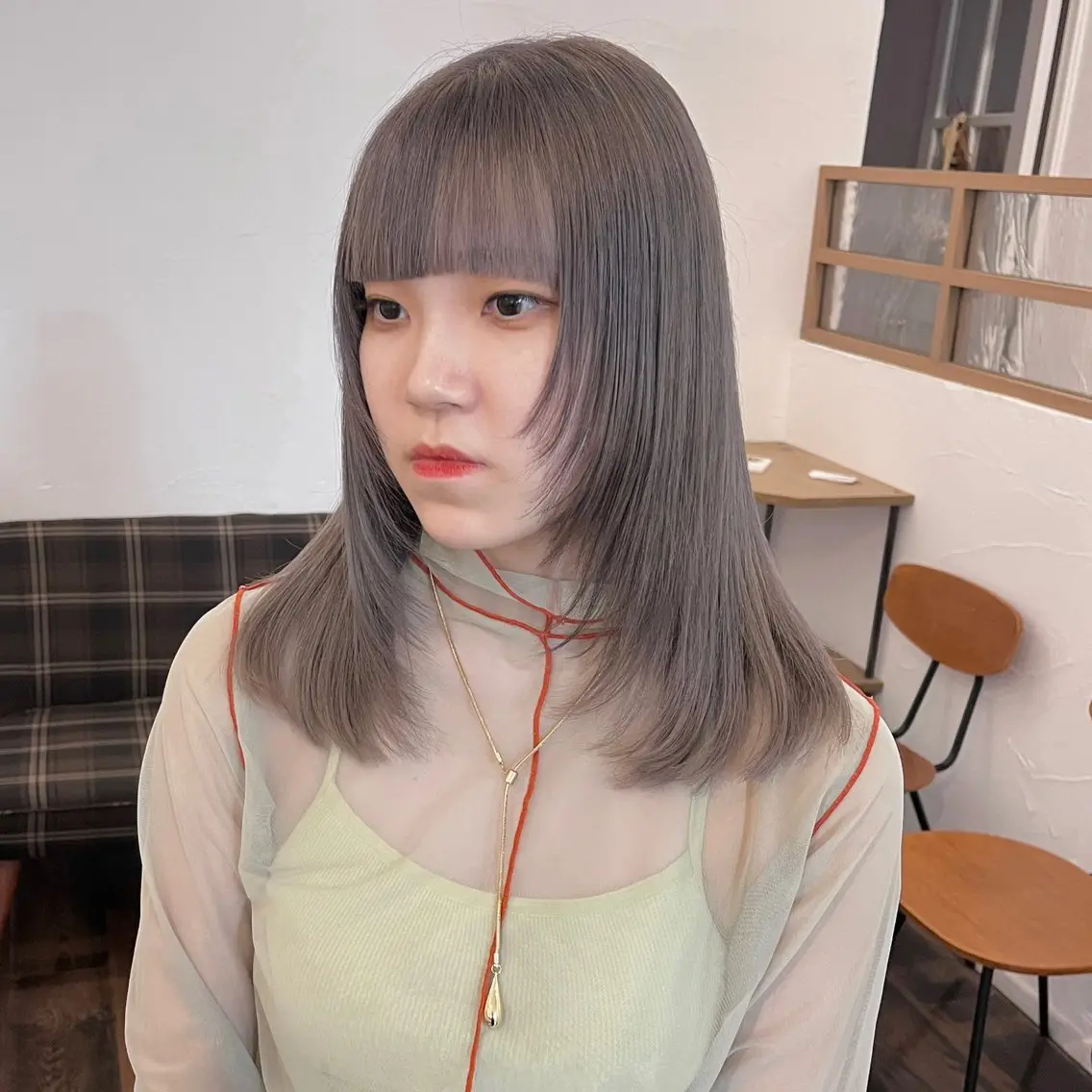 ミディアム カラー 透明感カラー グレージュ レイヤーカット 伊藤ゆかり/髪質改善 /透明感カラーのヘアスタイル