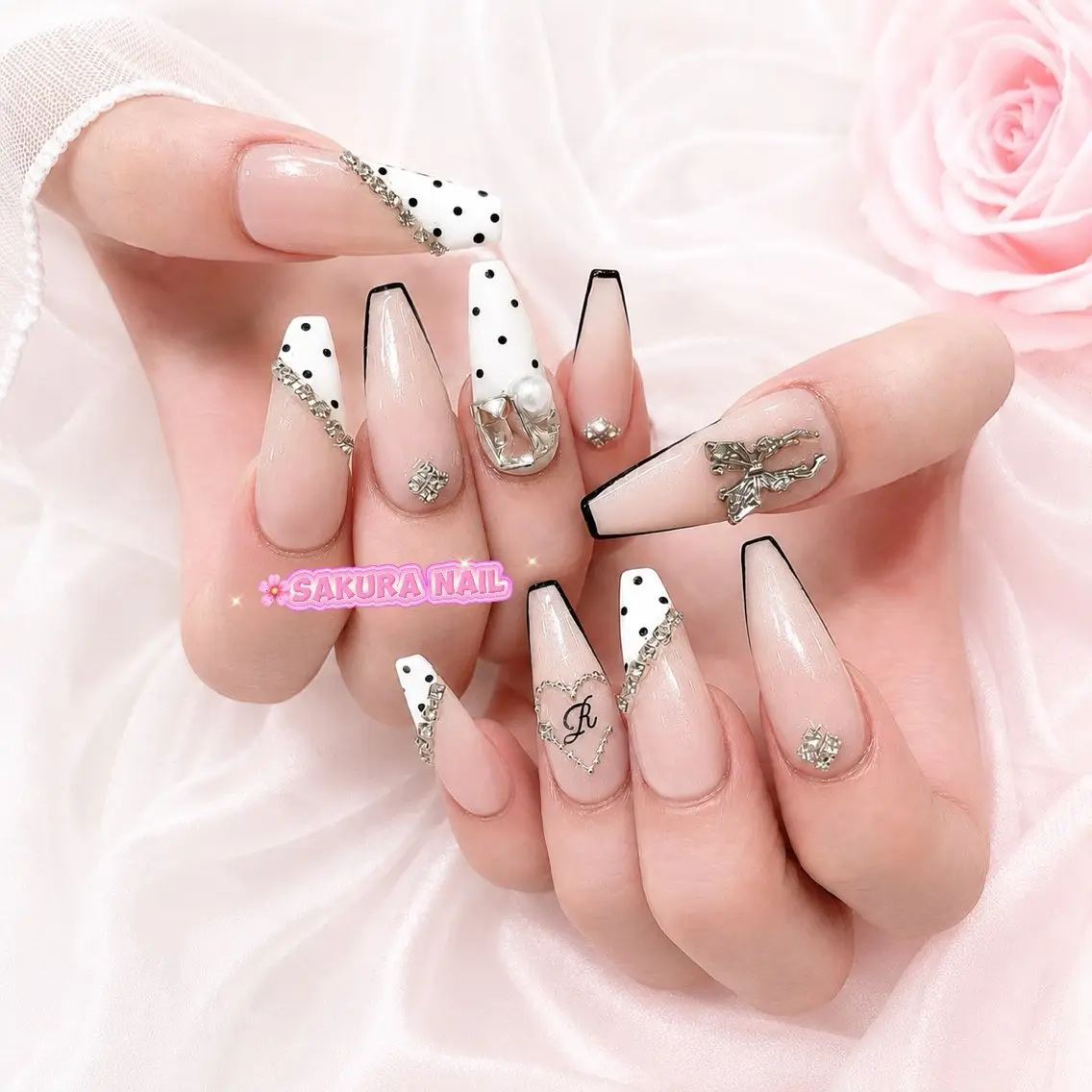 ネイル アートネイル オーロラネイル ボルドー チークネイル フレンチネイル ハンドネイル Sakura Nail Salonのネイルデザイン