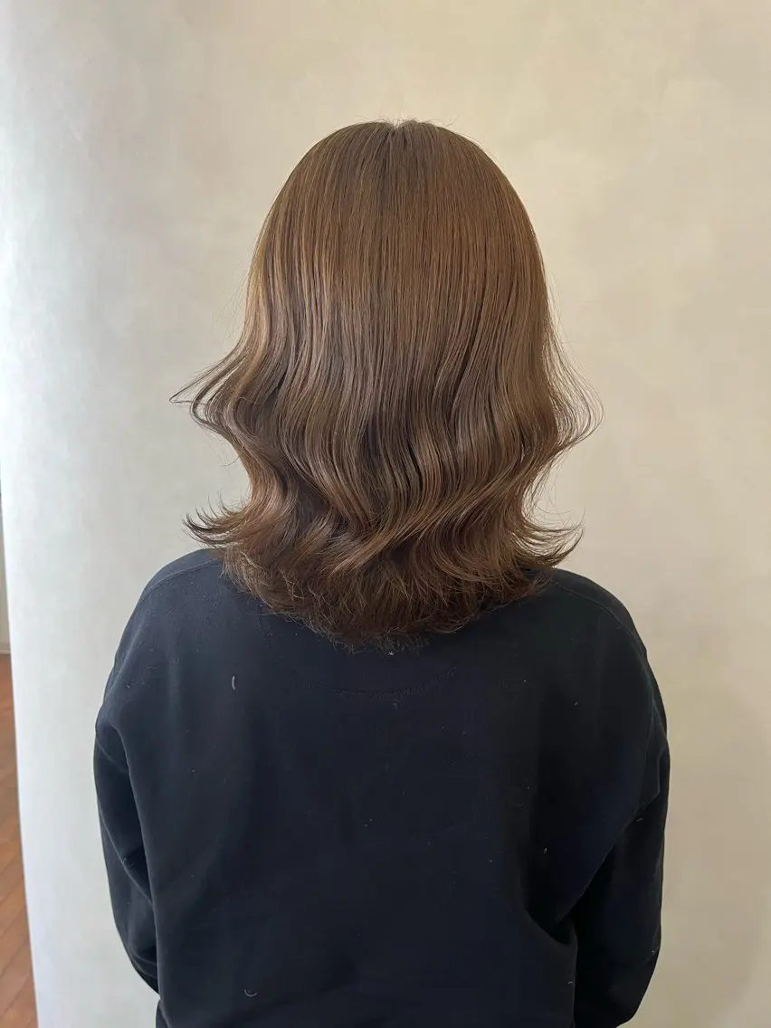 ミディアム カラー ベージュカラー ヘーゼル 栗本 栞のヘアスタイル