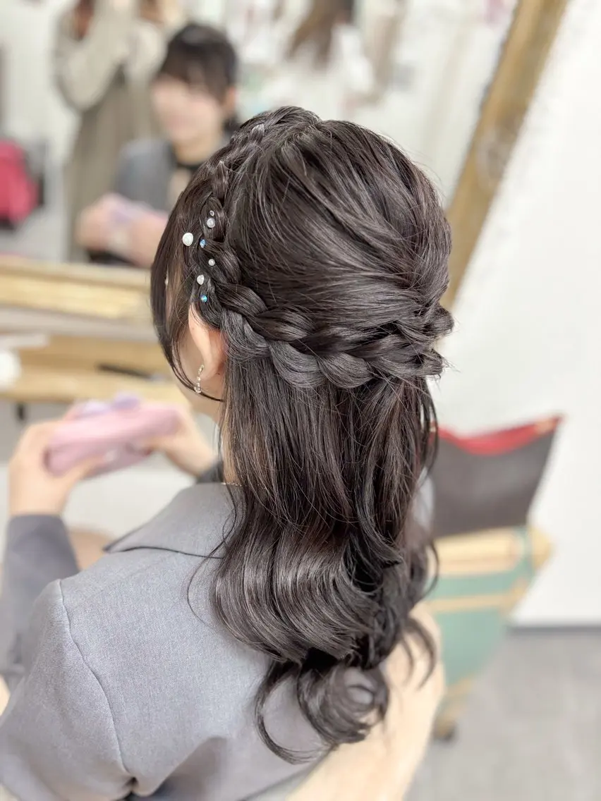 ミディアム ヘアアレンジ ハーフアップ ヘアセット ⭐︎moe 【ヘアメイク🧸】のヘアスタイル