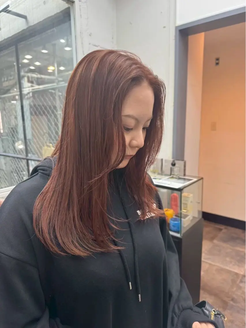 カラー 尾方 杏里のヘアスタイル