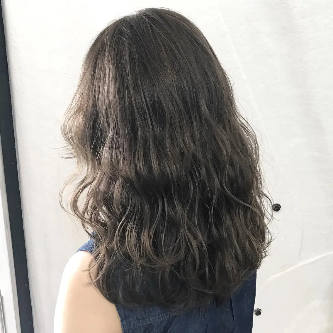 ミディアム カラー アッシュ アッシュグレー アッシュグレージュ グレージュ ハイライトカラー K-POP好き美容師 🇰🇷Kai.Yのヘアスタイル