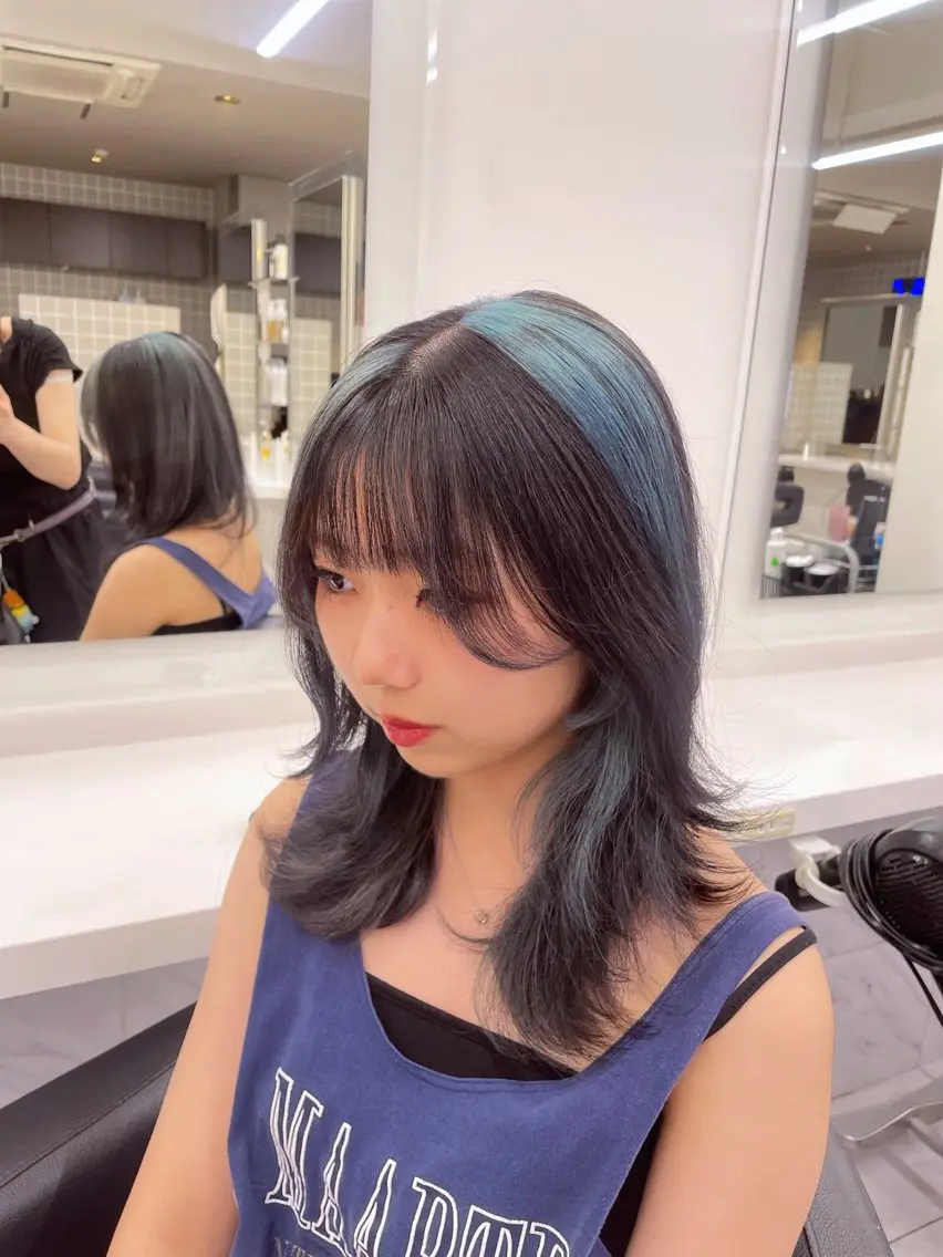 ミディアム カラー 抜け感レイヤー︴ ニュアンスカラーのヘアスタイル