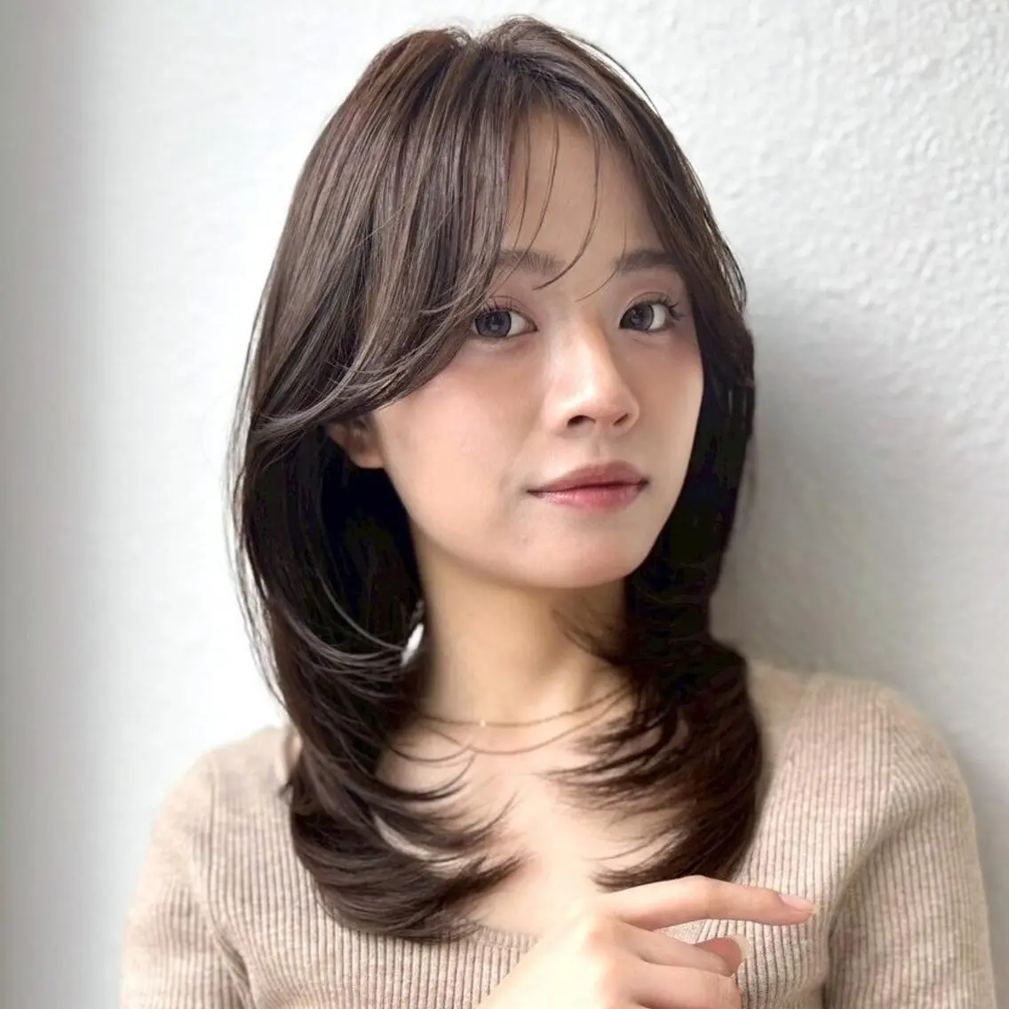 セミロング 艶髪ストレート❇️ レイヤー❇️出町光流のヘアスタイル