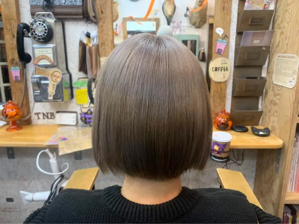 ショート カラー ベージュカラー ダブルカラー 産休の為お休みです! 小島凜のヘアスタイル
