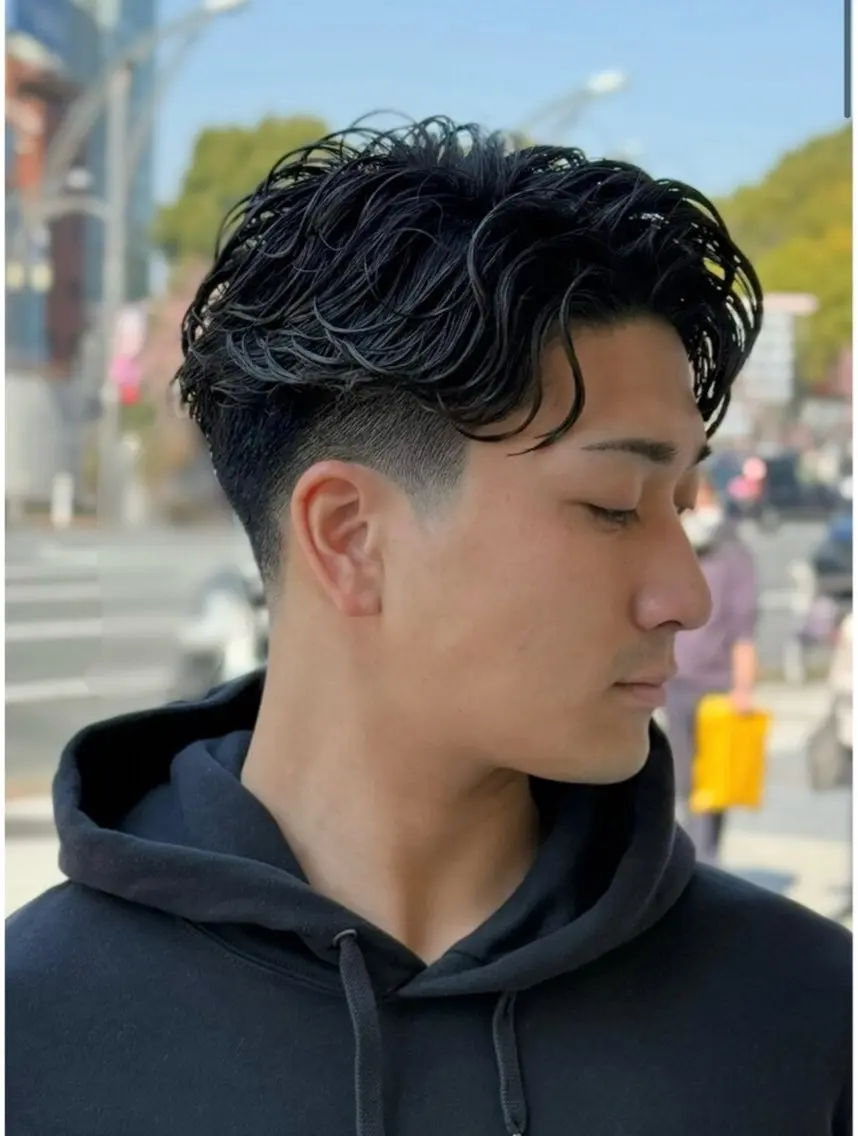 ショート パーマ メンズ トミモト アユムのヘアスタイル