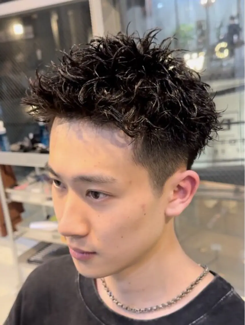 ショート パーマ メンズ パーマ 中谷海里/フェザー パーマ/スパイキーのヘアスタイル