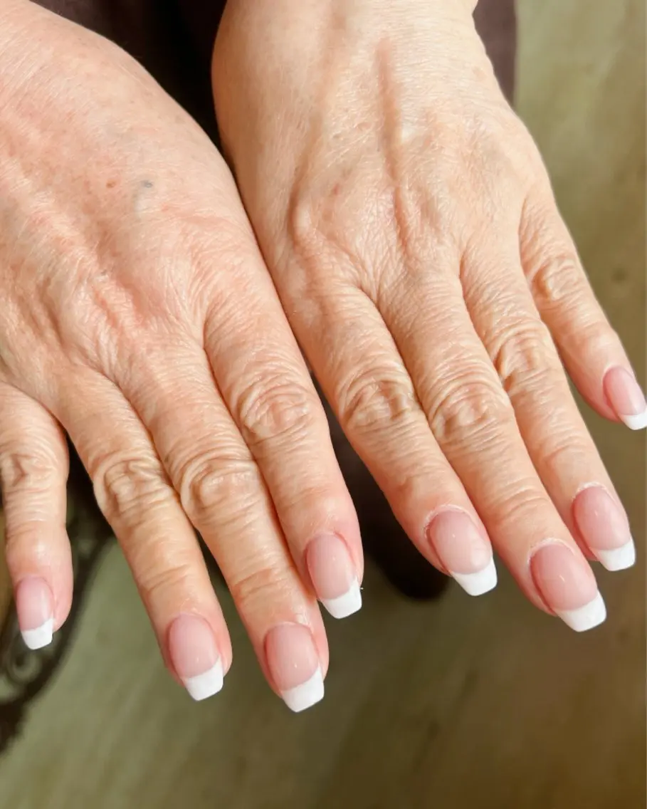 ネイル グラデーション キラキラネイル 韓国ネイル マグネットネイル ニュアンスネイル ハンドネイル 🎀大人nail /NOISMはな🎀のネイルデザイン