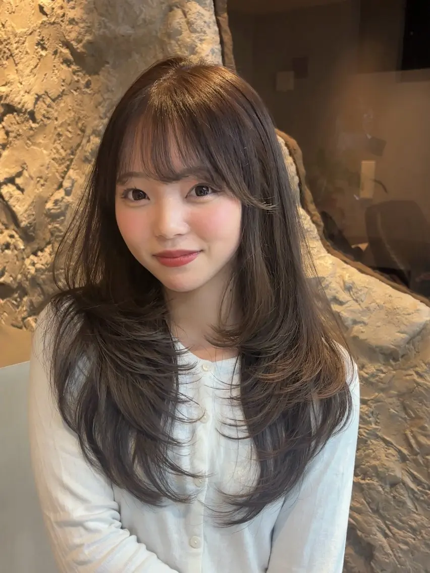 ロング 顔まわりレイヤー 顔周りカット ハイレイヤー レイヤーカット ローレイヤー カット ヘアカラー トリートメント MOMOHA/ 🍑レイヤーカットのヘアスタイル