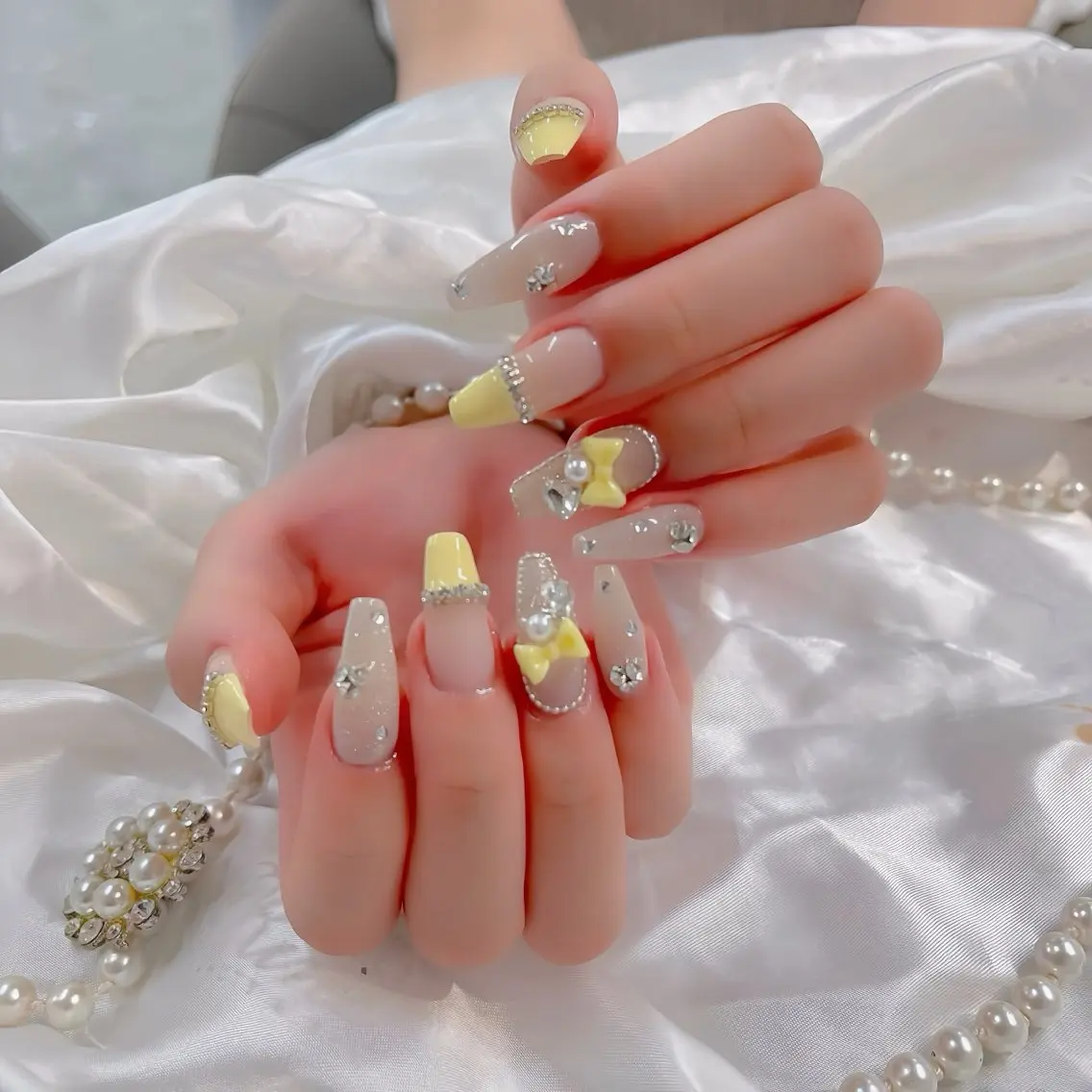 ネイル オーロラネイル ブルー フラッシュネイル フラワーネイル フットネイル ハンドネイル Rin Nail 新大久保店のネイルデザイン