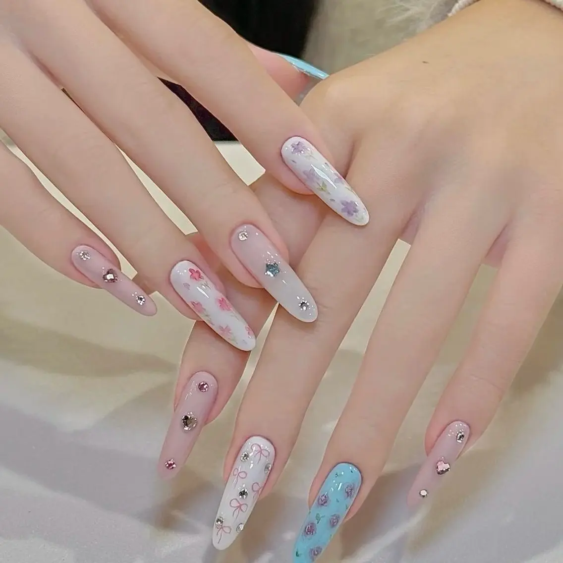 ネイル ブルー フラワーネイル ジェルネイル 韓国ネイル ロングネイル ハンドネイル ハンドケア Umee Nailのネイルデザイン